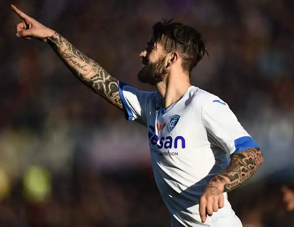 L'Empoli va avanti di due gol grazie a Livaja, partito in fuorigioco, e Buechel ma nella ripresa una doppietta di Kalinic regala il pareggio alla Fiorentina.