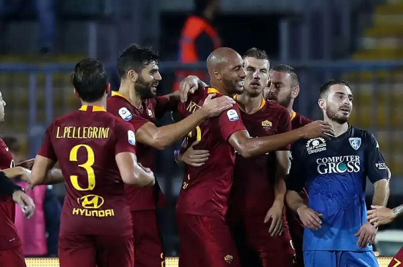 Un gol per tempo di N'Zonzi e Dzeko per la squadra di Di Francesco, che sale a 14 punti, ma che ha sofferto a lungo gli attacchi di un Empoli bello, ma sciupone.