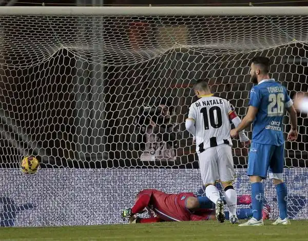 L'Udinese espugna il Castellani con un gol del solito Di Natale e un tiro-cross di Widmer. Di Saponara il provvisorio gol del pari peri toscani.