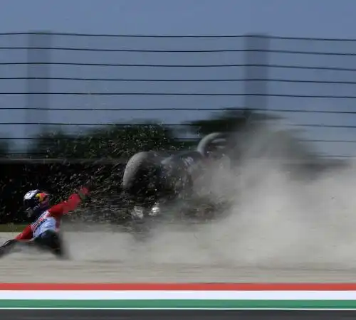 Enea Bastianini, le foto del volo pericolosissimo al Mugello: tutto bene, ma che rischio!