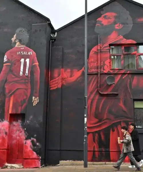 Enorme murales dedicato a Mohamed Salah sulla casa: le foto