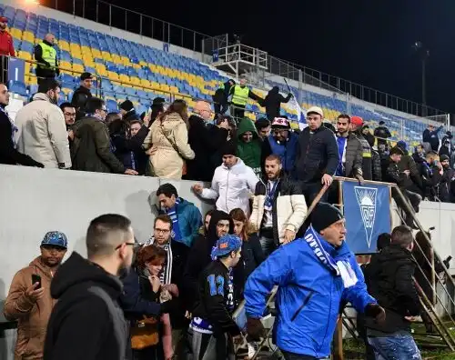 La tribuna scricchiola, Estoril-Porto rinviata
