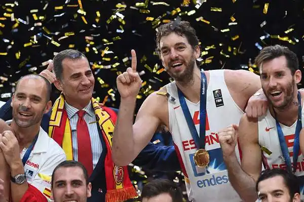 Con Gasol, Llull e una difesa micidiale vittoria netta per la squdra di Sergio Scariolo che al ritorno in panchina ha suggellato un fantastico tris.