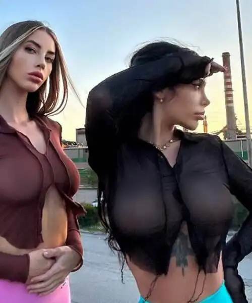 Eva Menta e Alexis Mucci: le nuove foto delle due influencer che fanno girare la testa