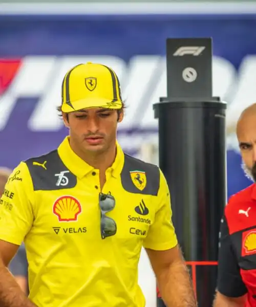 F1, Carlos Sainz è a Monza: ecco le foto del ferrarista