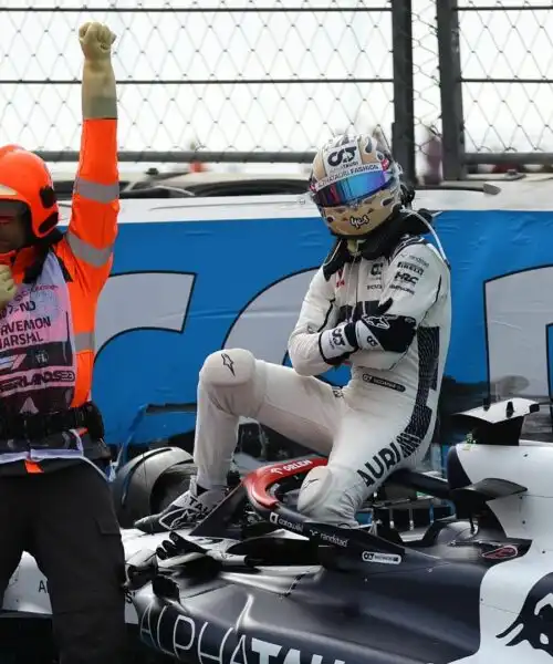 F1, Daniel Ricciardo ingessato dopo l’incidente: le foto