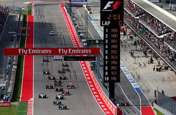 Nel GP di Austin, la lotta tra le Mercedes premia l'anglo-caraibico, ora a +24 in classifica. Alonso è sesto dopo una gara anonima, addirittura tredicesimo Raikkonen.