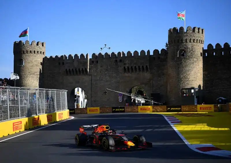 In Azerbaijan trionfa Bottas davanti a Hamilton e alla Ferrari di Vettel, quinto l'altro ferrarista Leclelrc alle spalle di Verstappen.