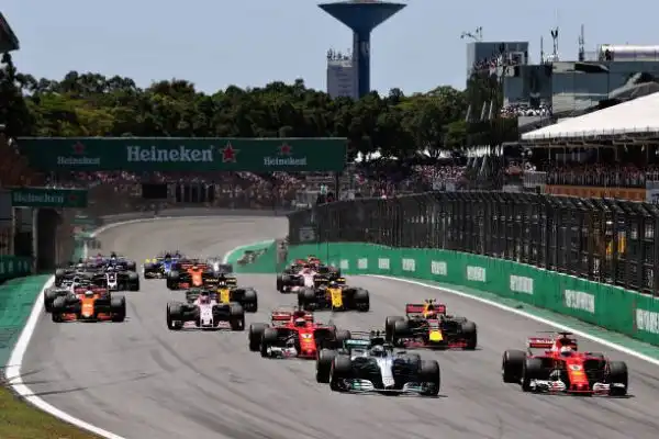 l titoli piloti e costruttori sono già stati assegnati, ma i protagonisti del Mondiale 2017, Lewis Hamilton e Sebastian Vettel, si sono dati battaglia anche nel penultimo Gran Premio della stagione. 