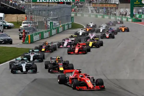 Domenica di gloria per la Rossa, che torna a vincere a Montreal dopo 14 anni: Hamilton è solo quinto.