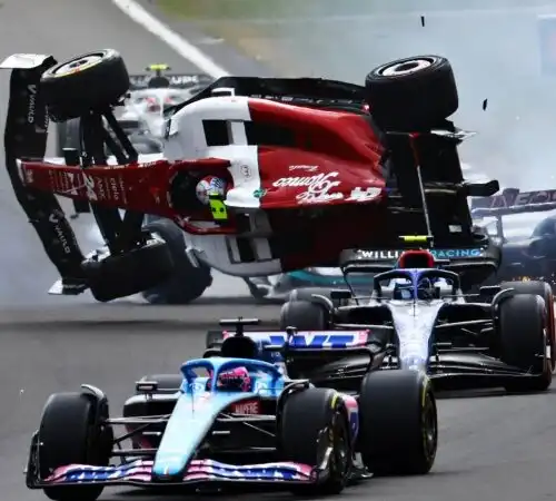 F1, botto a Silverstone: Guanyu Zhou e Albon aggiornano sulle loro condizioni