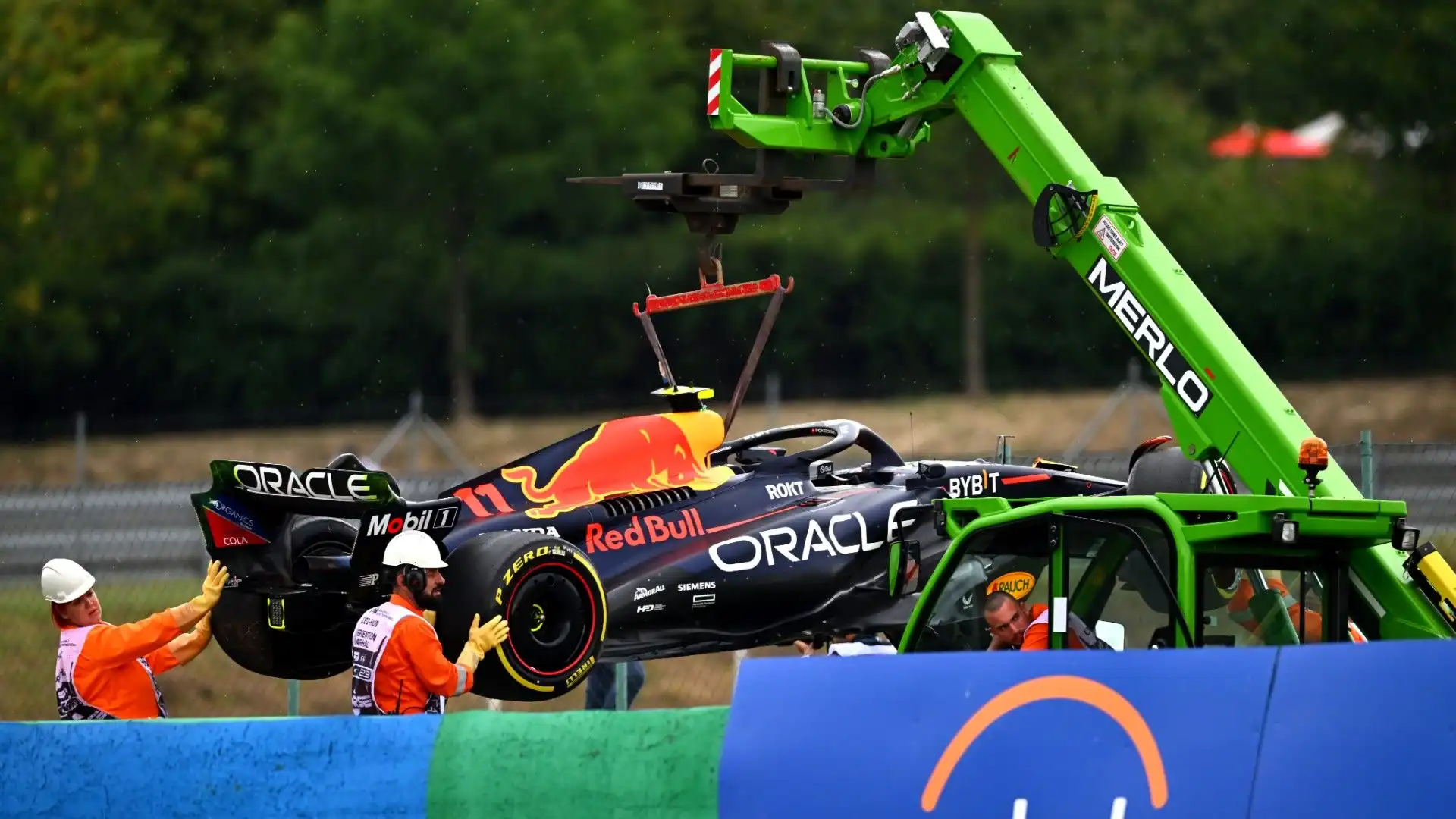 F1: incidente per Sergio Perez, le foto
