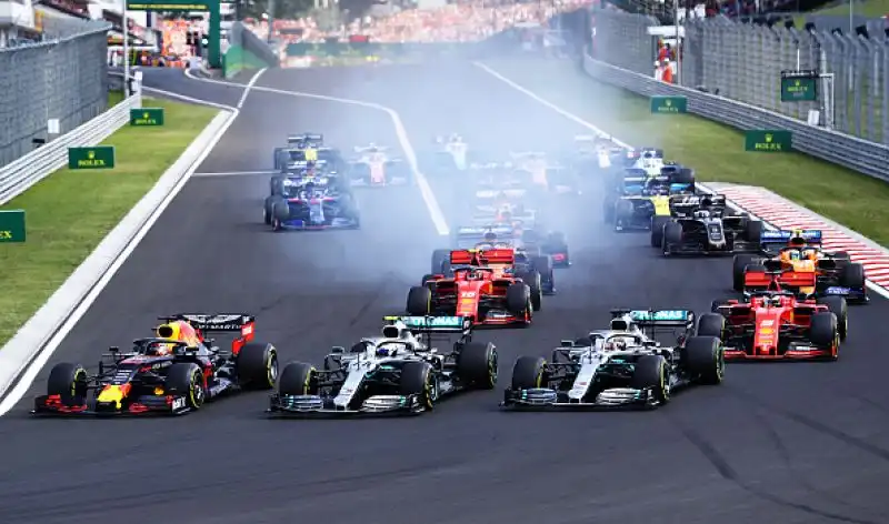 Sul podio anche Vettel che ha chiuso terzo davanti a Leclerc, settima l'Alfa Romeo di Raikkonen.