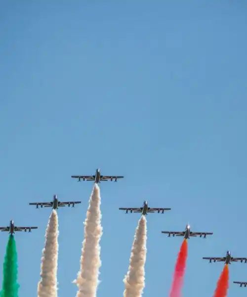 F1, spettacolo anche nei cieli di Monza con le Frecce Tricolori. Le foto