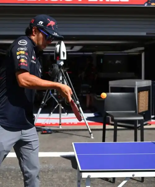 F1, torneo di ping pong prima del Gran Premio di Spa: le foto