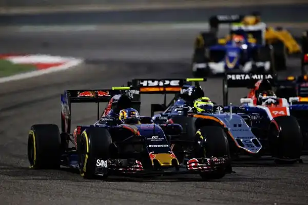 Rosberg domina, Raikkonen secondo. Il finlandese riscatta parzialmente la Ferrari dopo l'uscita di Vettel.