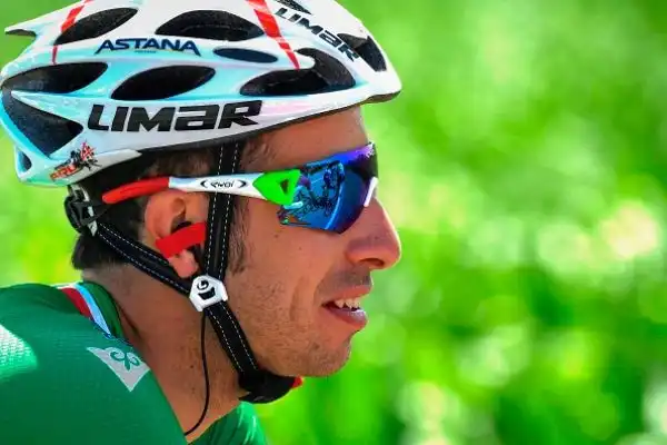 Fabio Aru brilla nel fango di Cremona