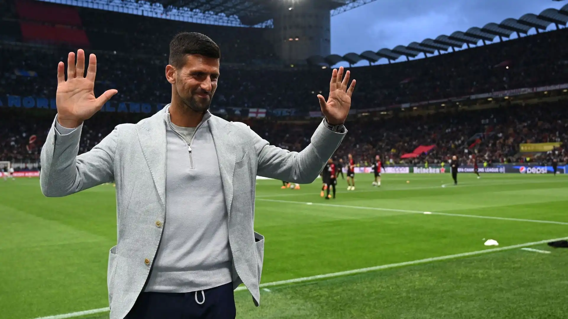 Non sono mancati grandi nomi a Milan-Inter: Novak Djokovic è entrato in campo