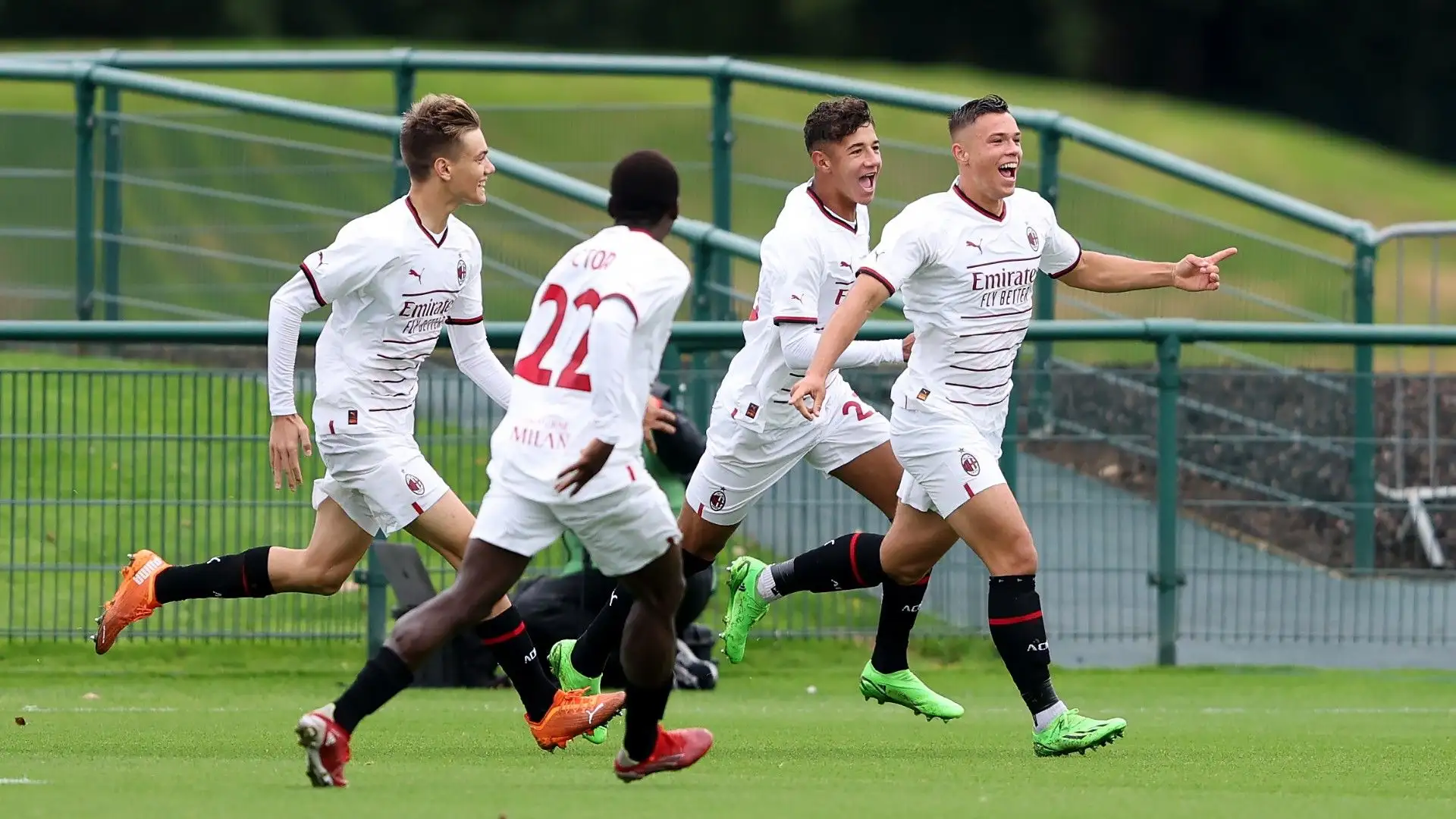 Il Milan sta aspettando un'offerta ufficiale, ma il popolo rossonero è in rivolta