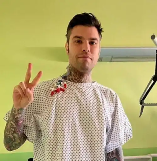 Fedez svela la sua malattia: “Operazione di 6 ore”