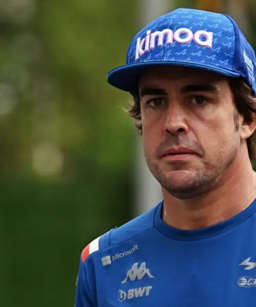 F1, Fernando Alonso punito e retrocesso: cosa è successo