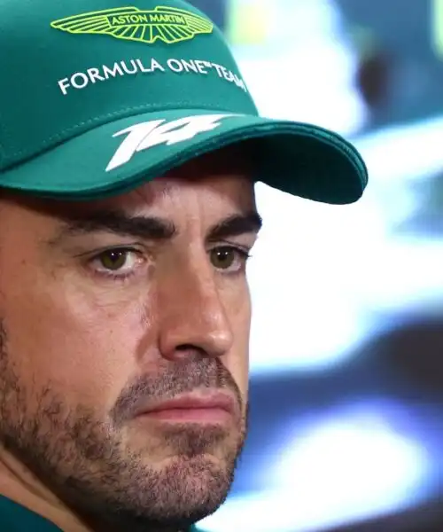 Fernando Alonso punge Lewis Hamiton: “Ha la memoria corta”