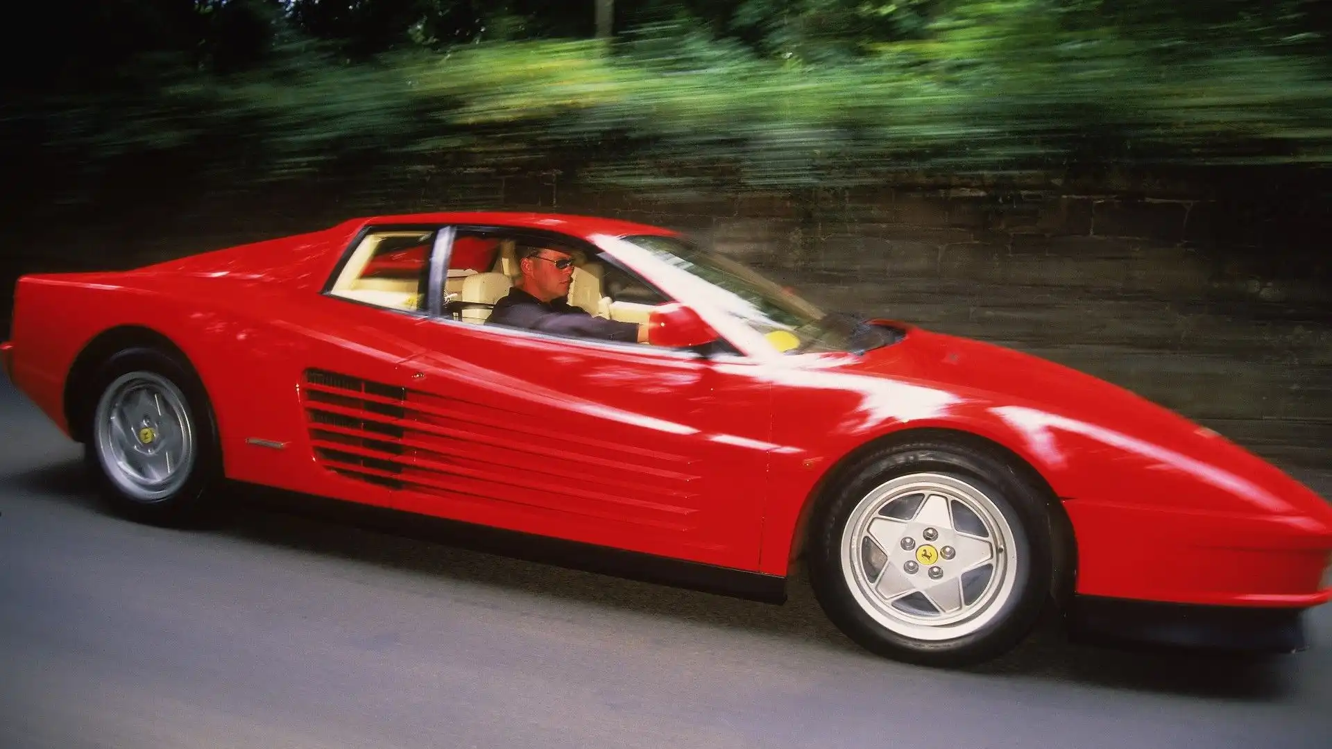 ‎Ferrari Testarossa, un gioiello per veri appassionati: le foto