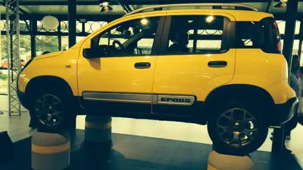 L'ultima nata di casa Fiat sposa il ‘piccolo’ con la ‘tecnica’, ha lo stile di un fuoristrada ma le dimensioni di una City car. E' il punto d’incontro tra funzionalità e stile.