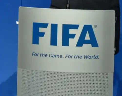 La Fifa detta la linea: “Non si giochi fino a settembre”