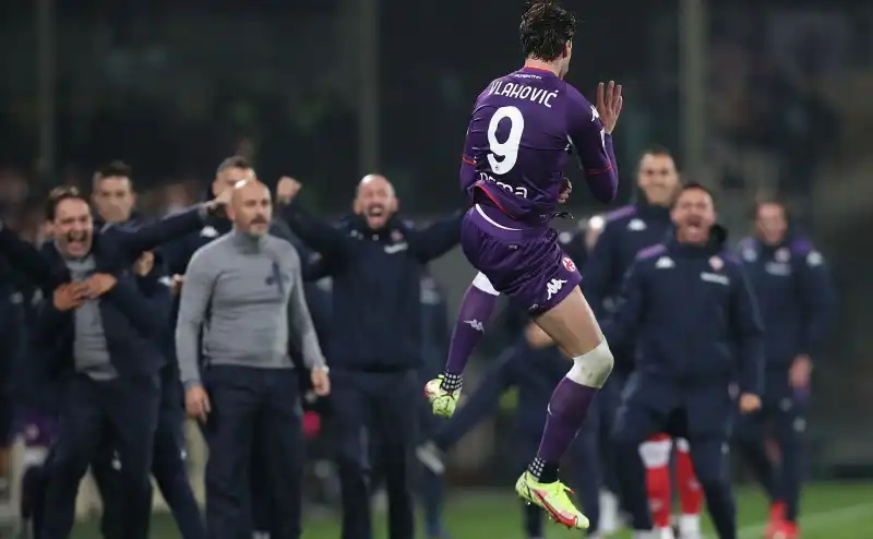I viola battono per 4-3 il Diavolo al Franchi e salgono al quinto posto in Serie A.