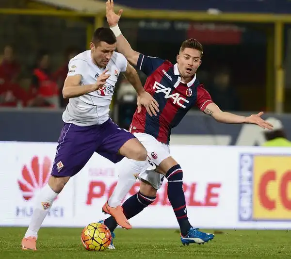 Il sentitissimo ‘derby dell’Appennino’ termina in parità con i gol di Bernardeschi e Giaccherini. I viola ora devono sperare di non essere superati dall’Inter nella corsa al terzo posto.