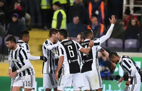 La Juventus vince con i gol di Bernardeschi e Higuain nella ripresa dopo le polemiche del primo tempo per un rigore concesso e poi revocato ai viola.