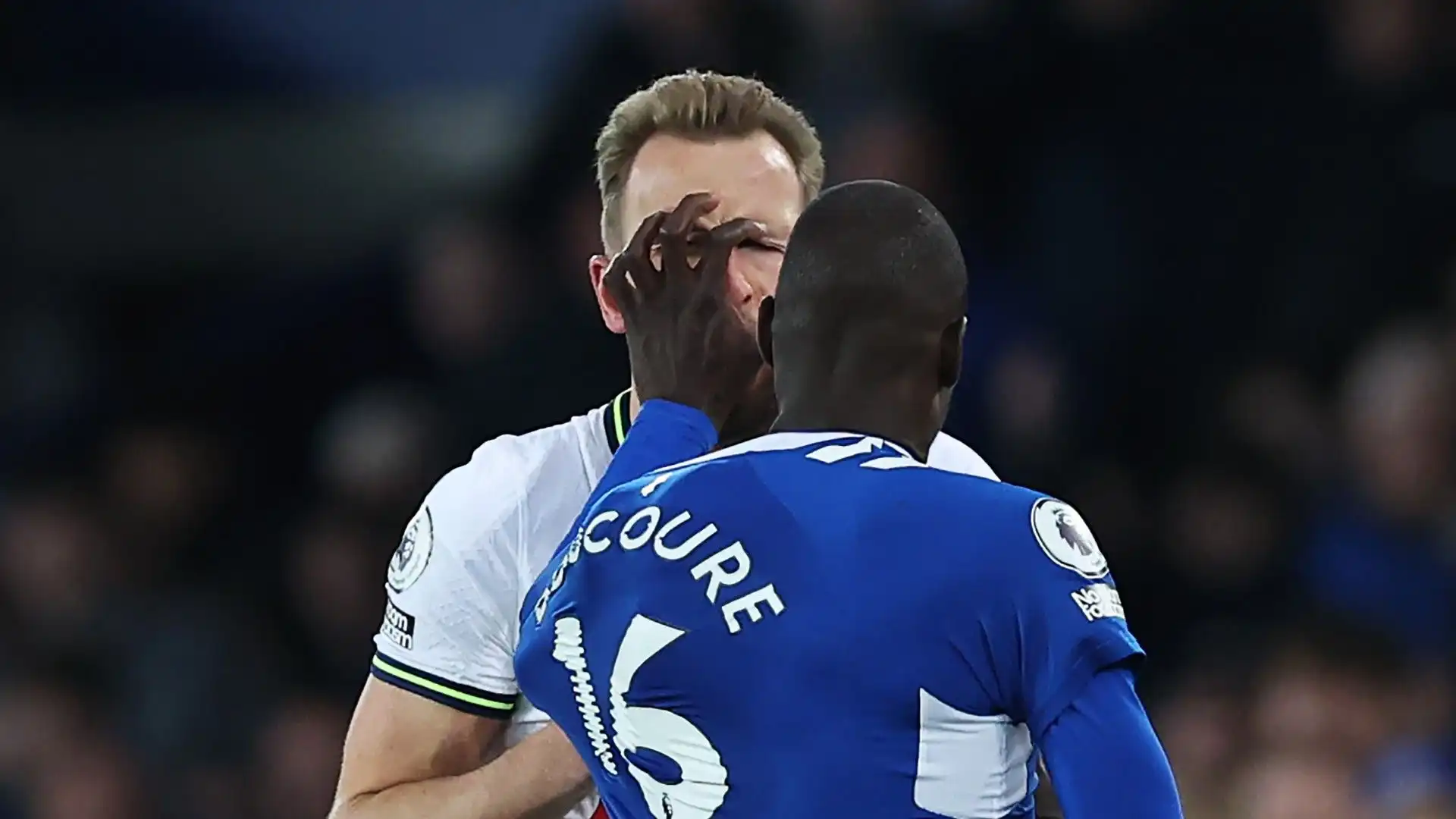 Follia di Abdoulaye Doucouré: ora rischia grosso. le foto
