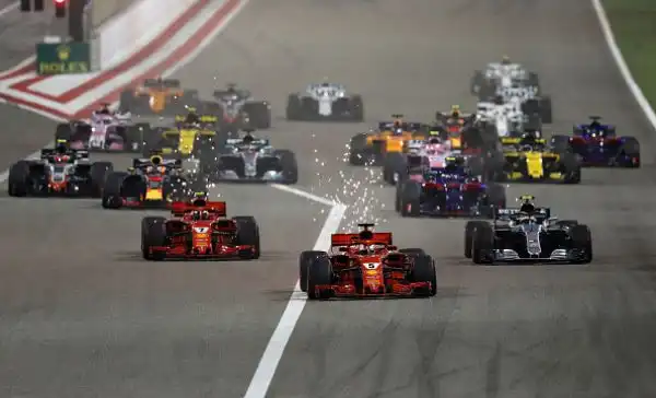Sul podio anche Bottas e Hamilton, out Raikkonen.