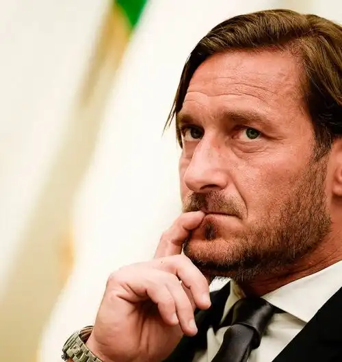 Totti lascia la Roma: “Mi hanno tenuto fuori da tutto”