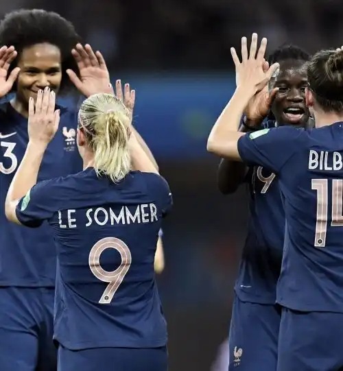 Mondiali femminili, la Francia vince soffrendo