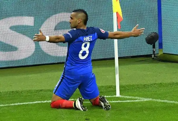 I sogni 'Vichinghi' si infrangono sulla Francia. I transalpini piegano gli avversari con una doppietta di Giroud e le reti di Pogba, Payet e Griezmann. Di Sigthorsson e Bjarnasson le reti islandesi.