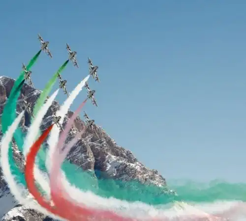 Le Frecce Tricolori incantano sopra alle Dolomiti