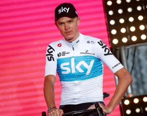 Inizia male il Giro di Chris Froome