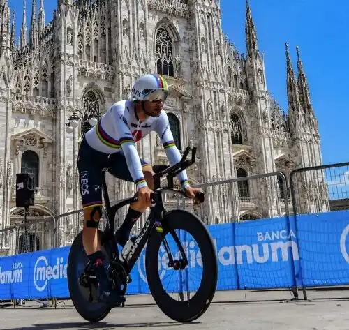 Giro d’Italia: Bernal trionfa, Ganna fora ma vince l’ultima tappa
