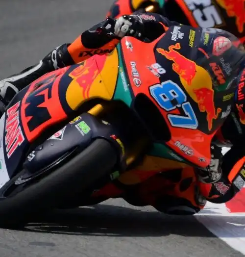 Moto2, Gardner batte Bezzecchi a Silverstone