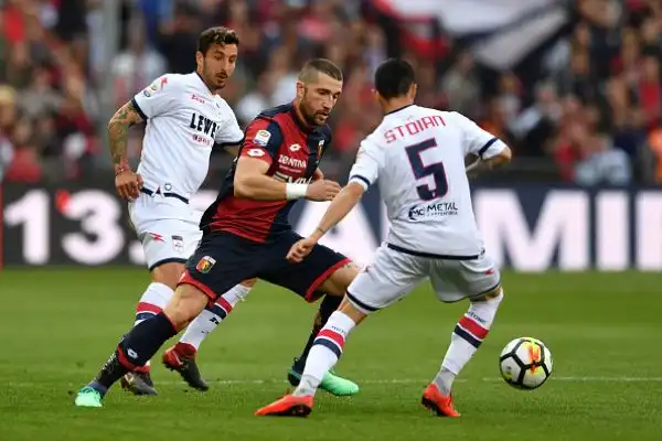 Il Genoa dà continuità alla prova di sostanza offerta nel derby piegando di misura il Crotone con un gol di Bessa e salendo a 38 punti.