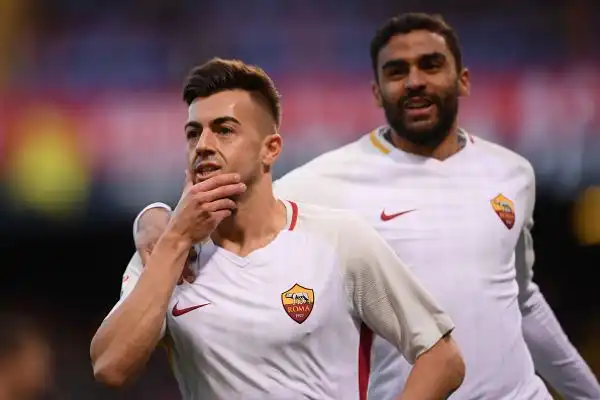Al Ferraris El Shaarawy risponde Lapadula su rigore assegnato per una follia di De Rossi, che rifila uno schiaffone all'italoperuviano in area e viene espulso. Roma a -7 dalla vetta.