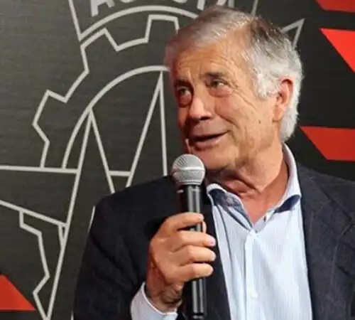 Valentino Rossi non è stato il primo: la rivelazione di Giacomo Agostini