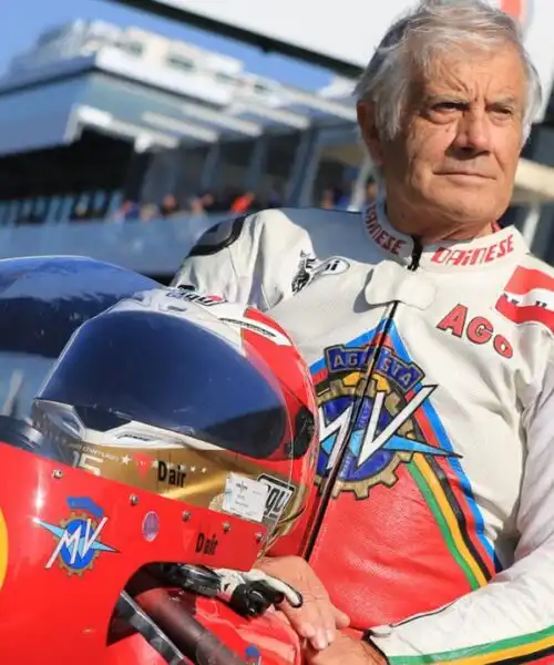 Giacomo Agostini scatenato: “Ecco come va in pista un ottantenne”