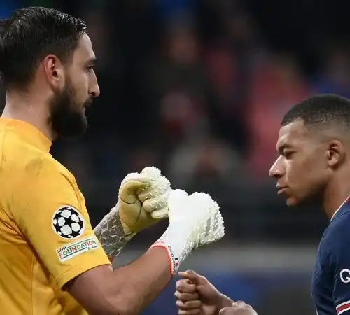 Gianluigi Donnarumma si prepara a salutare Kylian Mbappé