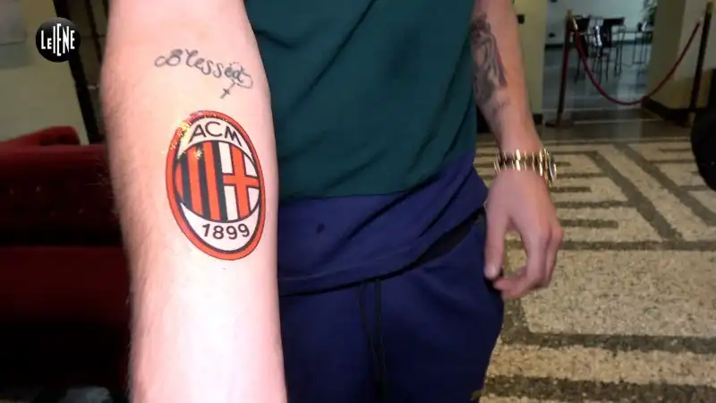 Inondato di fischi durante il match dell'Italia contro la Spagna a San Siro, Gianluigi Donnarumma è stato raggiunto da Alessandro Onnis, inviato della trasmissione Le Iene