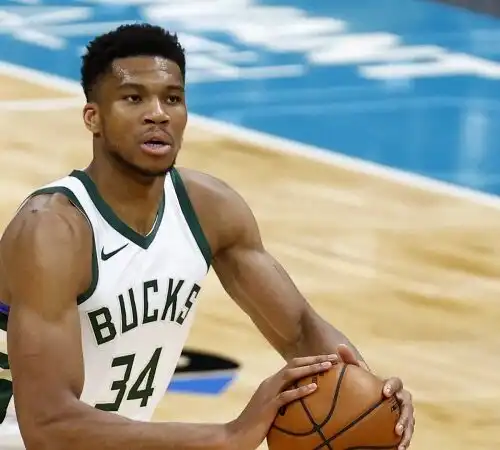 NBA: Antetokounmpo brilla, Bucks sul 2-0