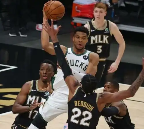 Antetokounmpo ha fatto crack, le foto