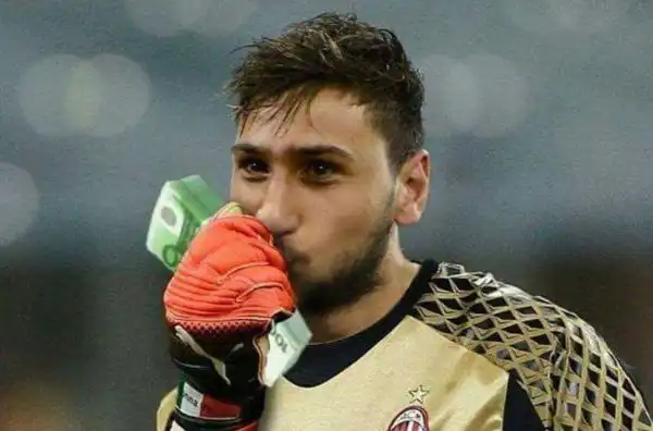 Il popolo del web si scatena contro il portiere che ha detto no alla proposta di rinnovo del Milan.